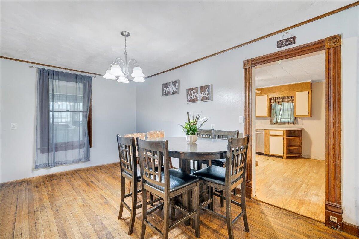 6457 Roanoke RD