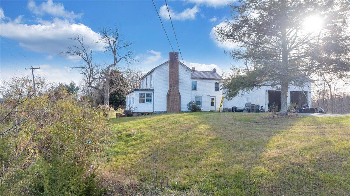 6457 Roanoke RD