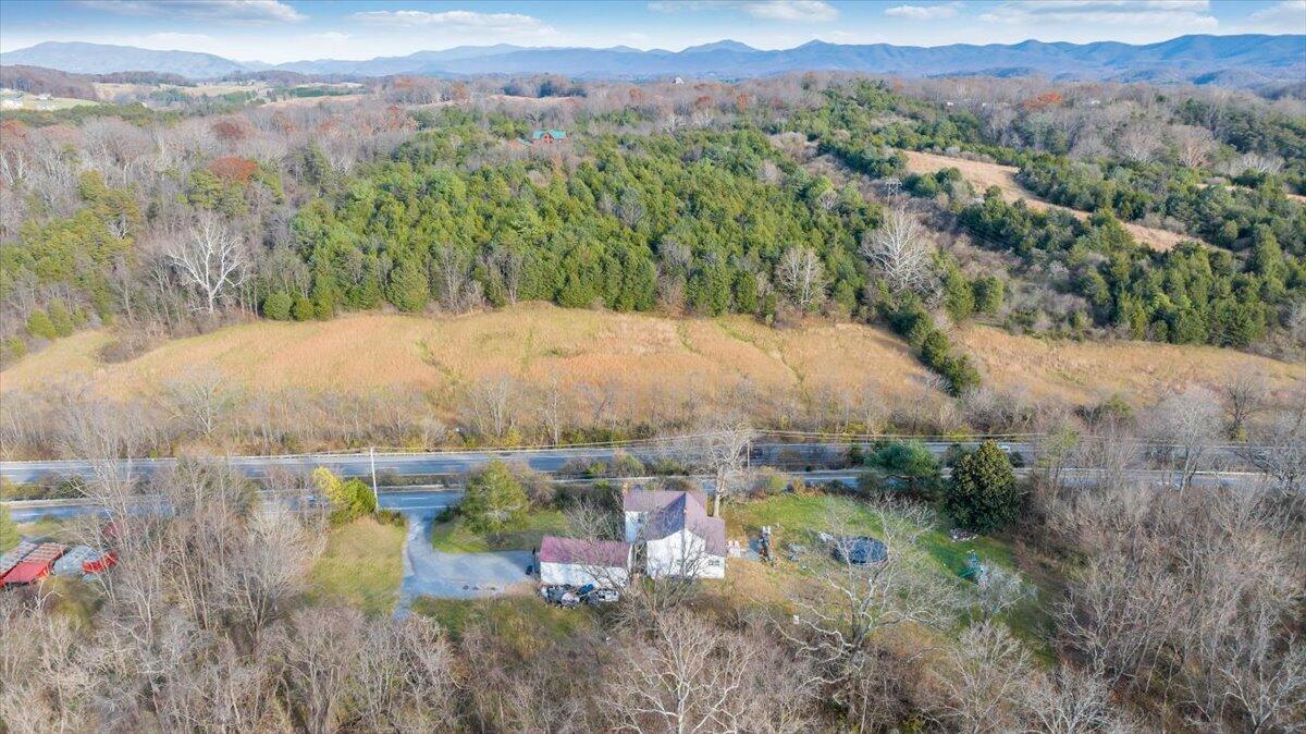 6457 Roanoke RD