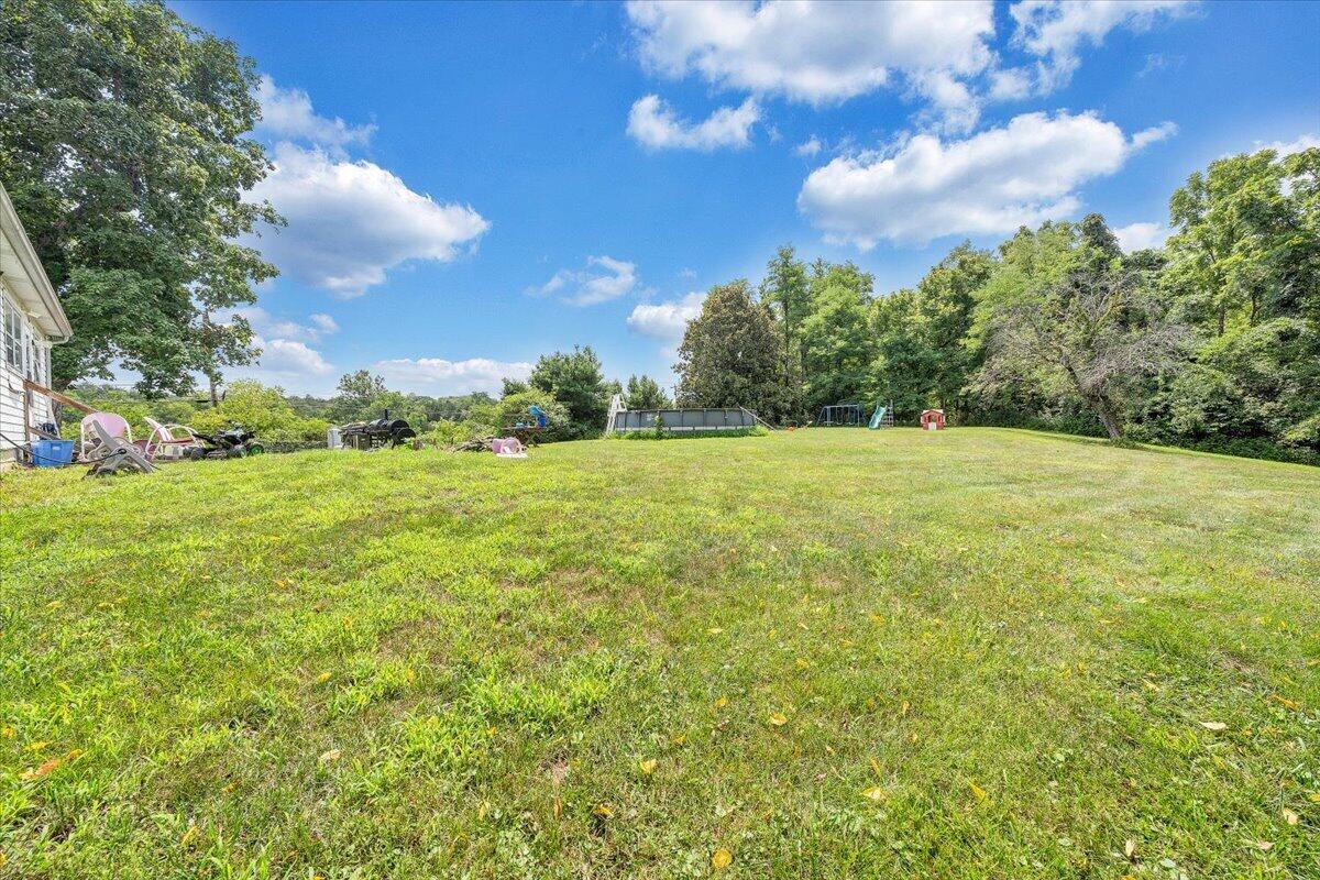 6457 Roanoke RD