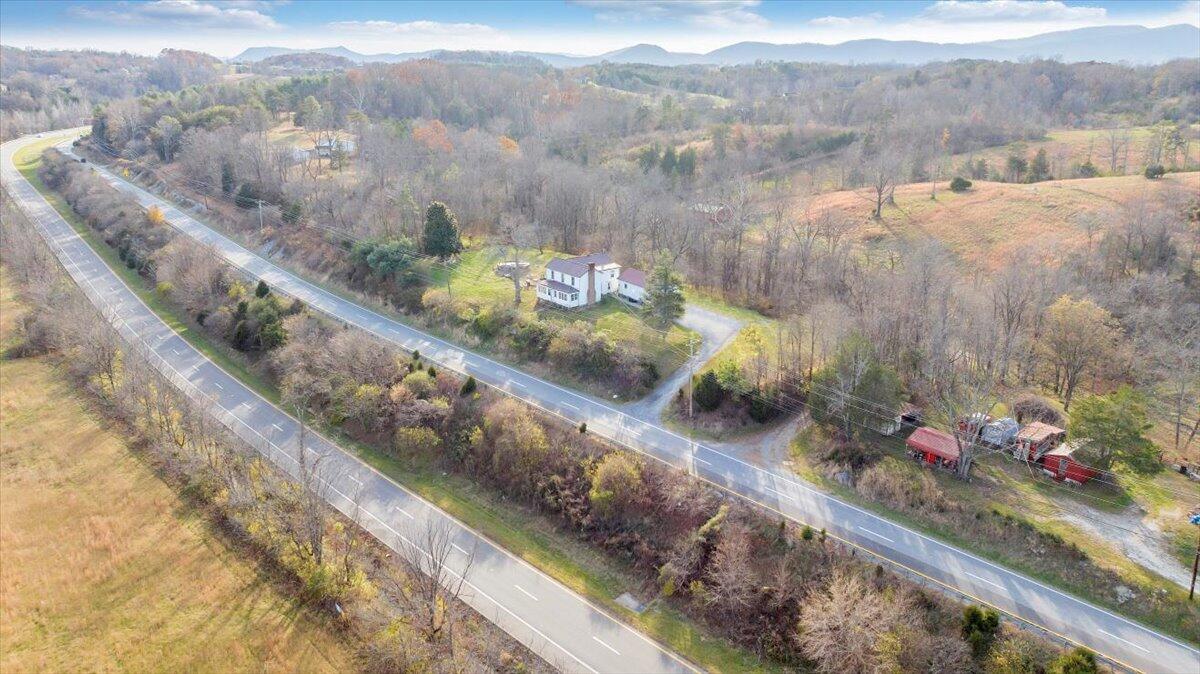6457 Roanoke RD