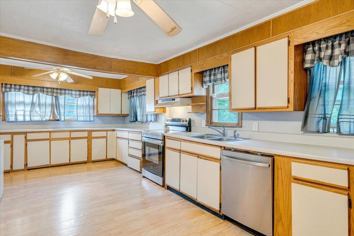 6457 Roanoke RD