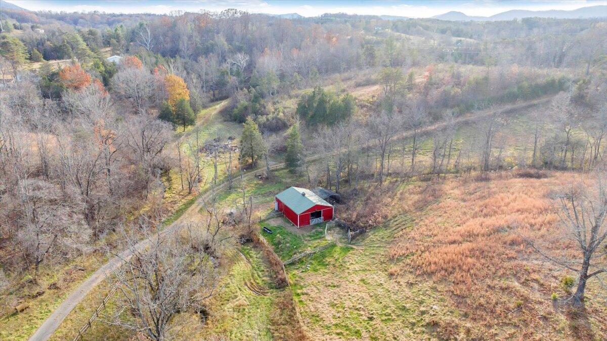 6457 Roanoke RD