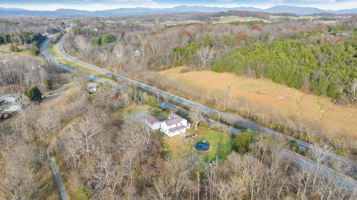 6457 Roanoke RD