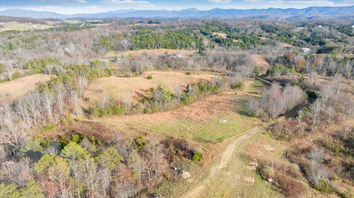 6457 Roanoke RD