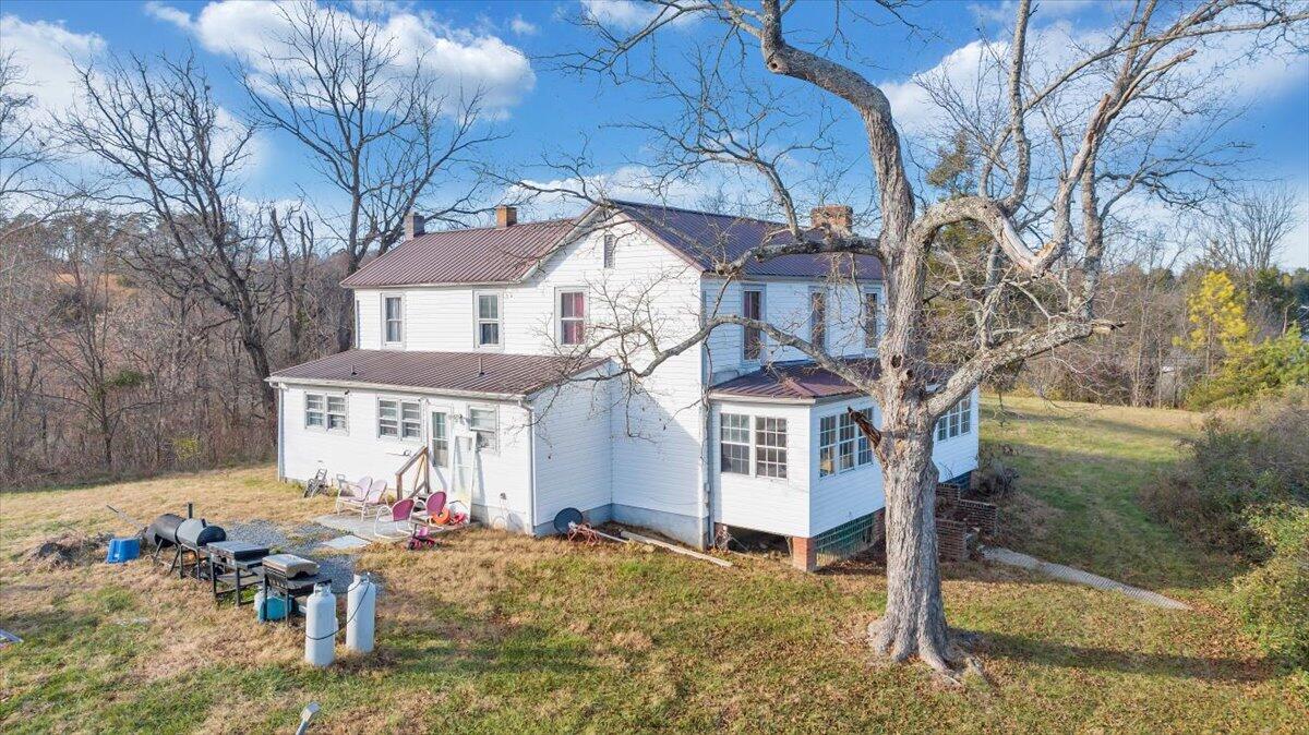 6457 Roanoke RD