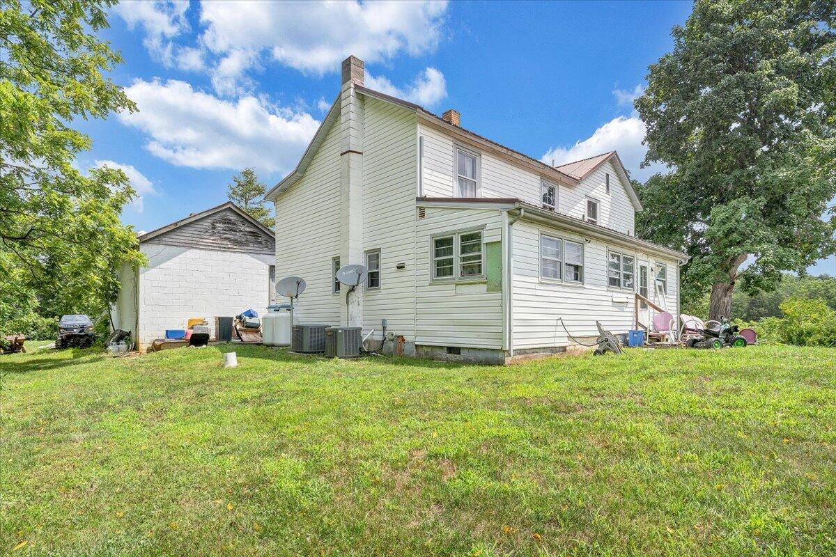 6457 Roanoke RD
