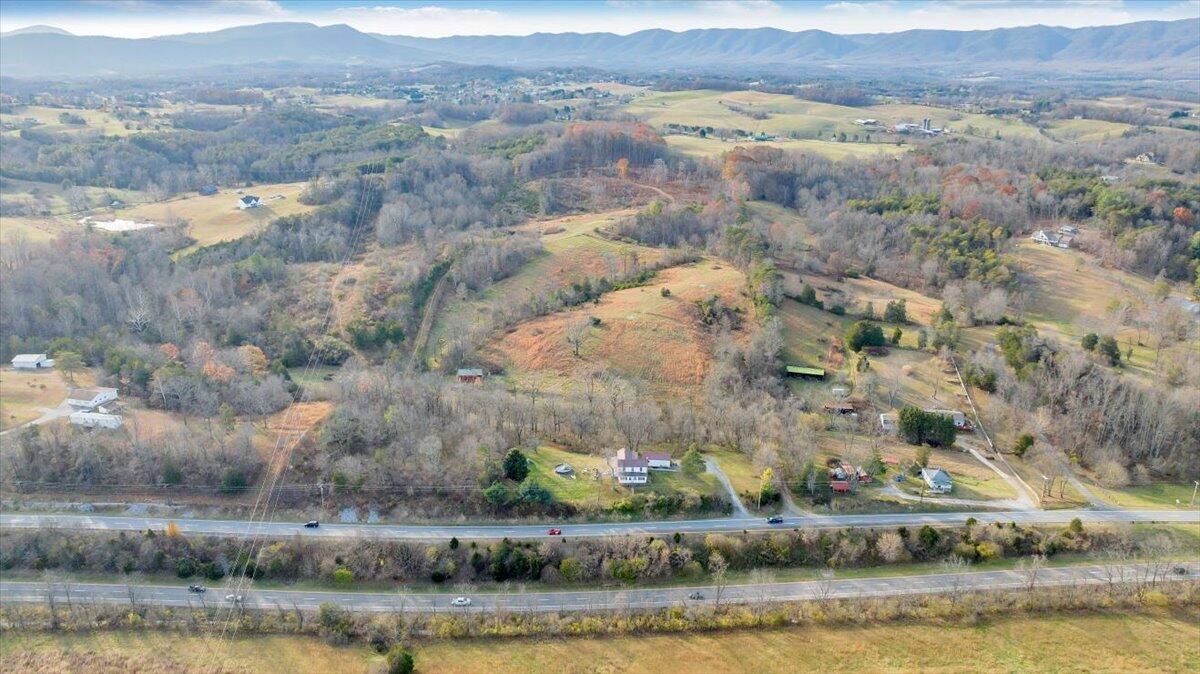 6457 Roanoke RD