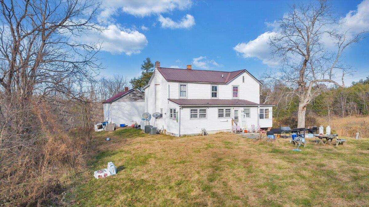 6457 Roanoke RD