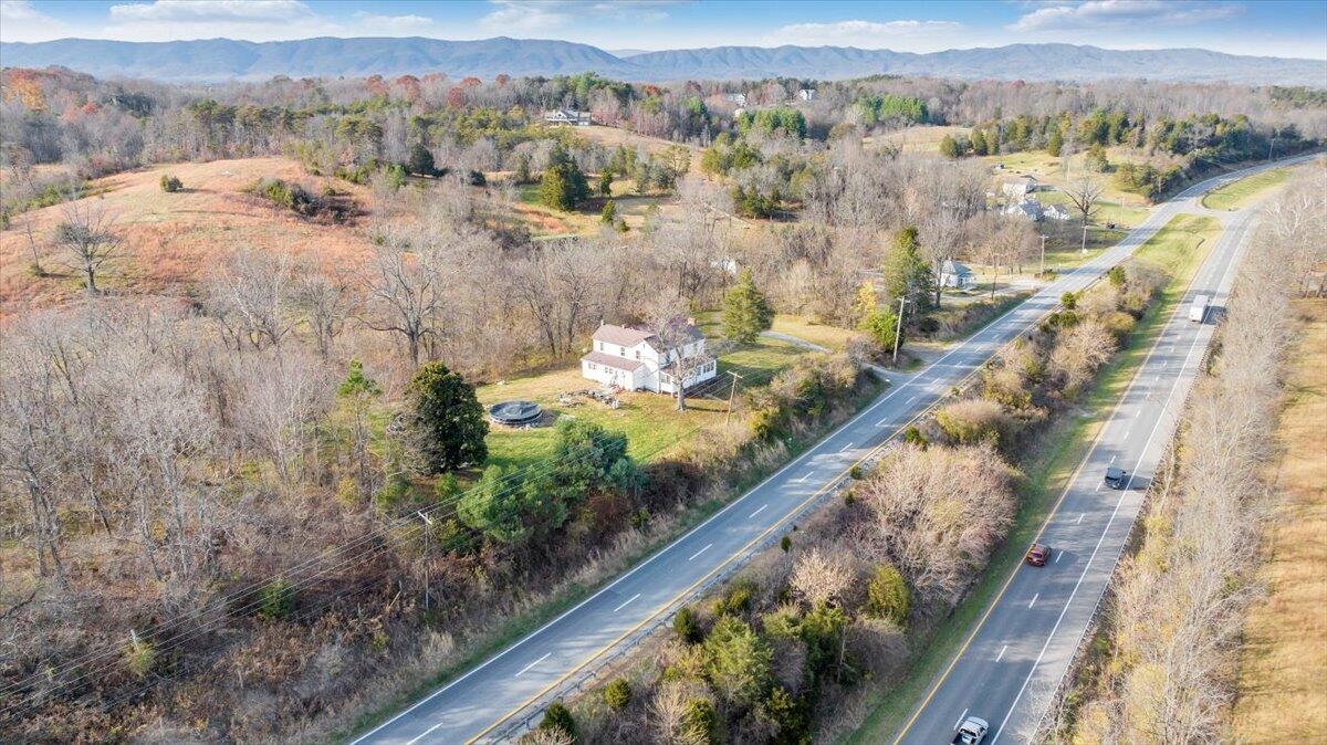 6457 Roanoke RD