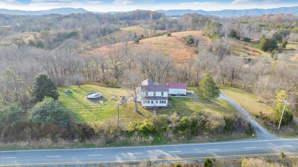 6457 Roanoke RD