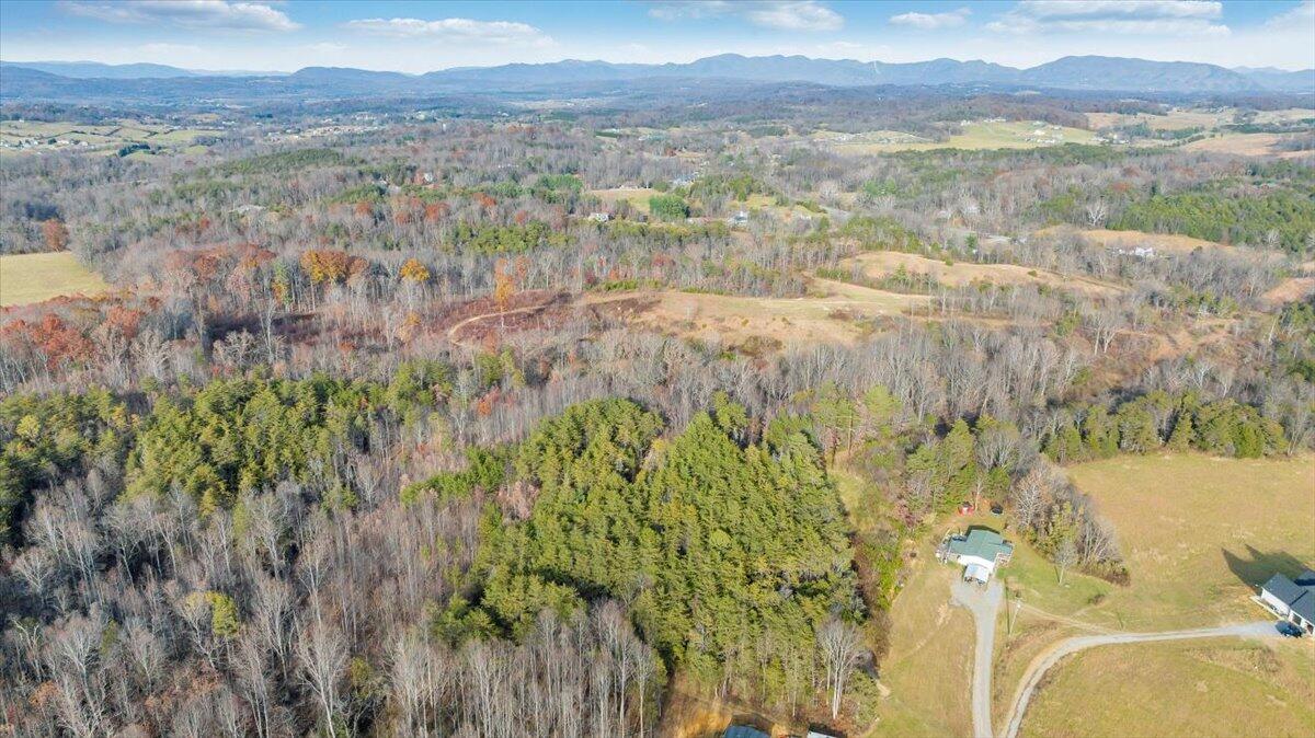 6457 Roanoke RD