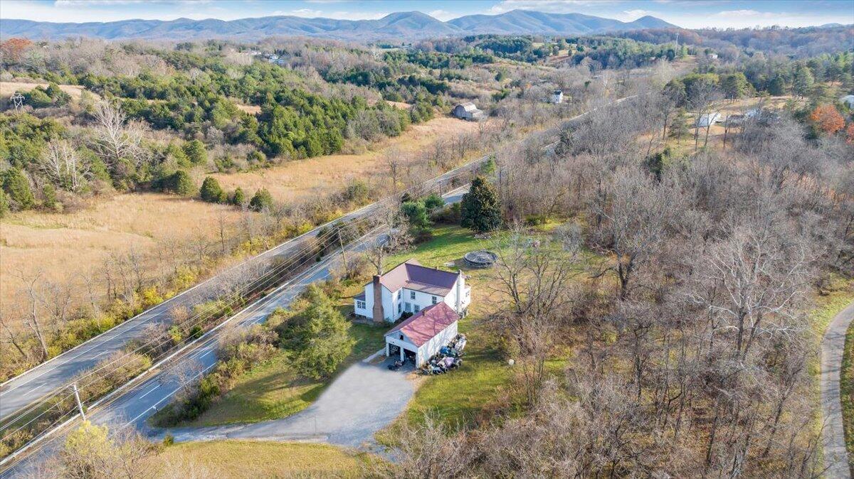 6457 Roanoke RD