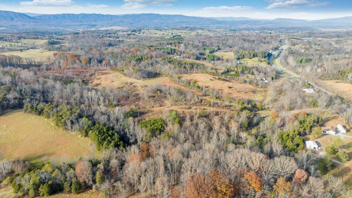 6457 Roanoke RD