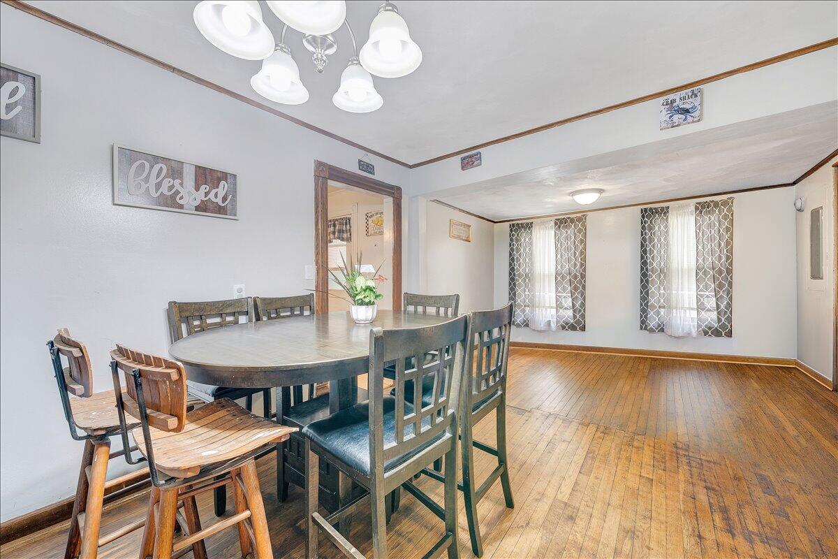 6457 Roanoke RD