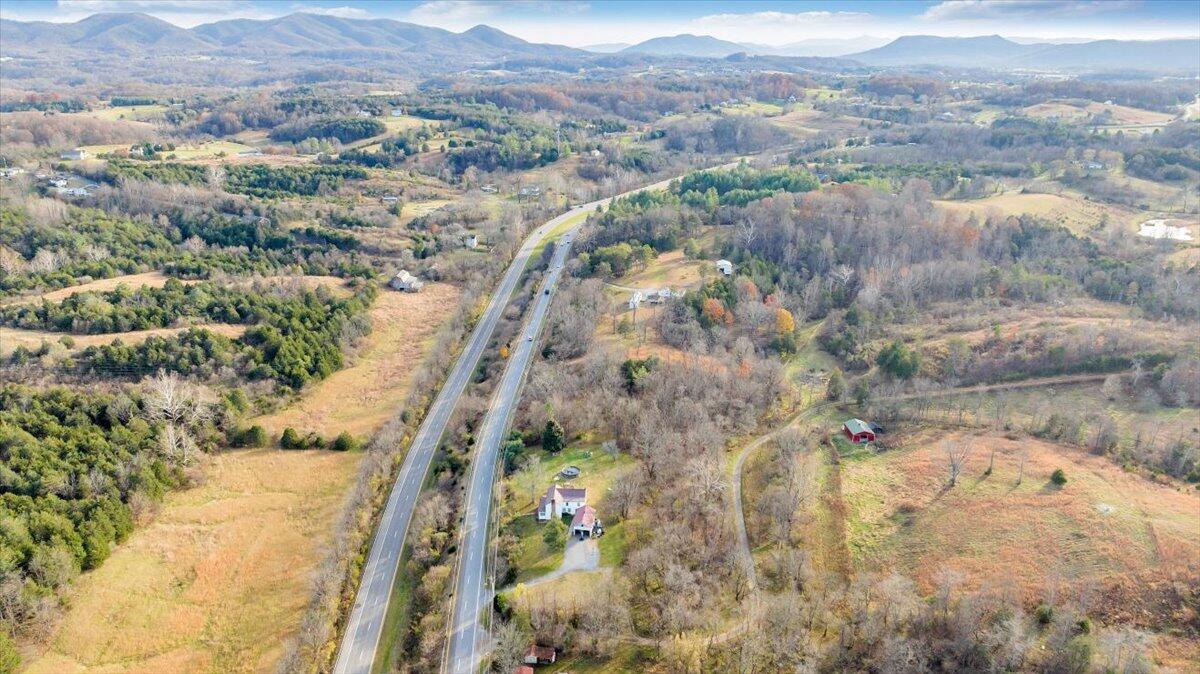 6457 Roanoke RD