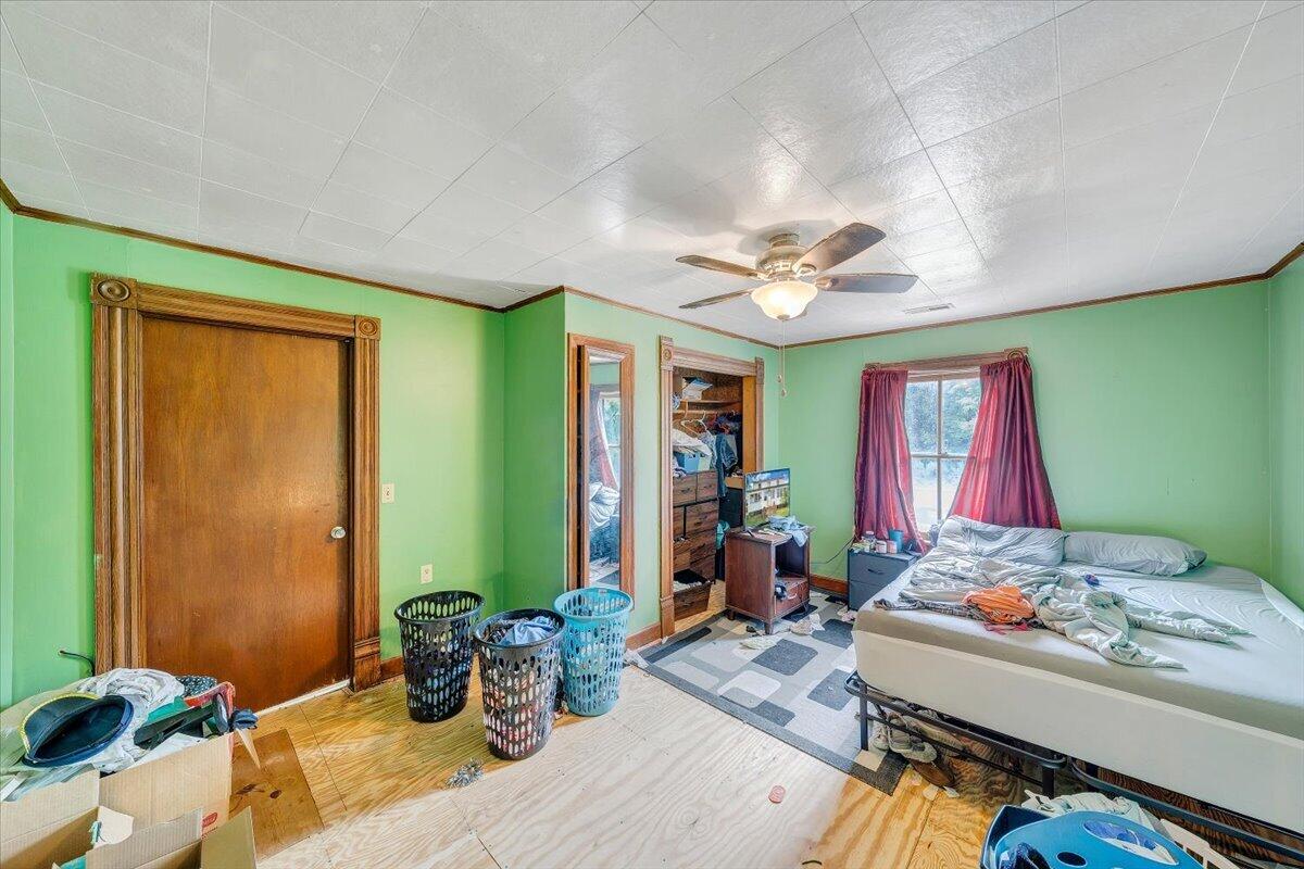 6457 Roanoke RD