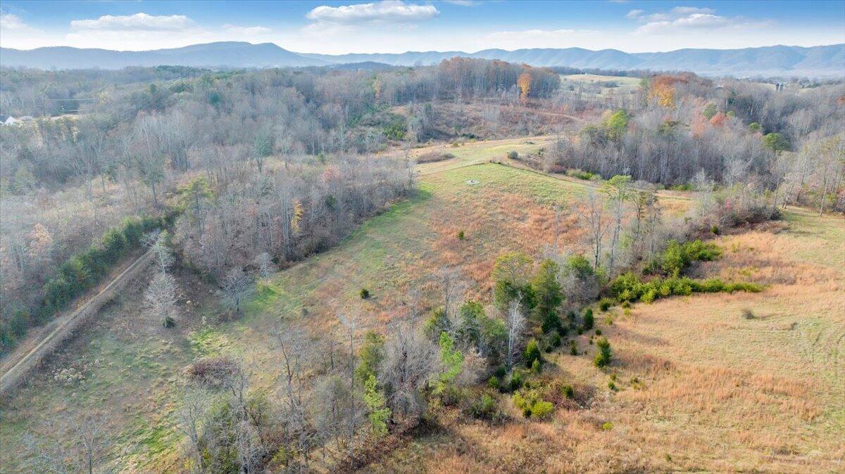6457 Roanoke RD