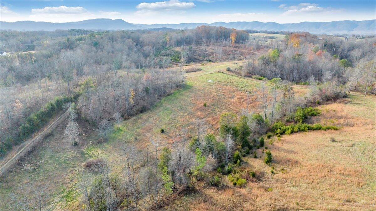 6457 Roanoke RD