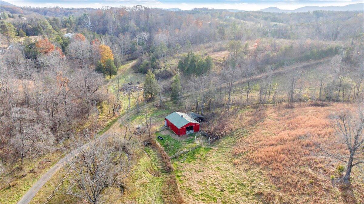 6457 Roanoke RD