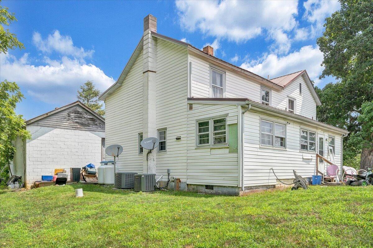 6457 Roanoke RD