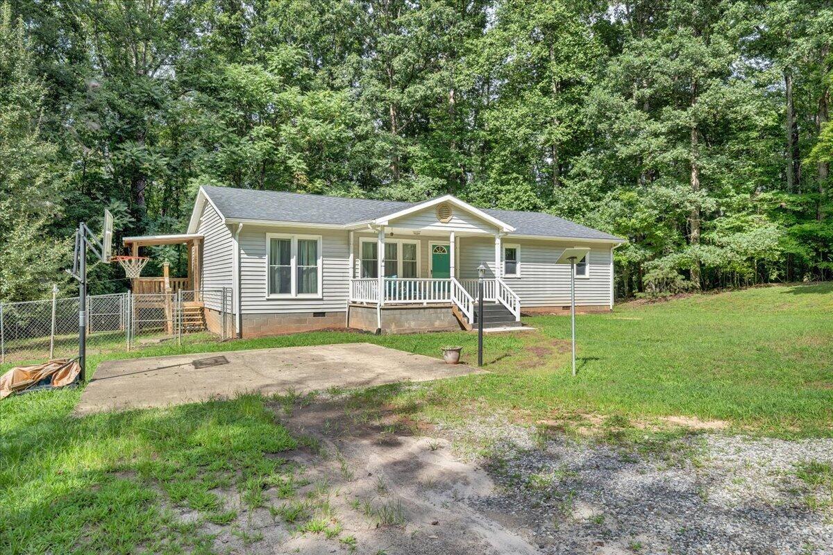 4562 Airport RD