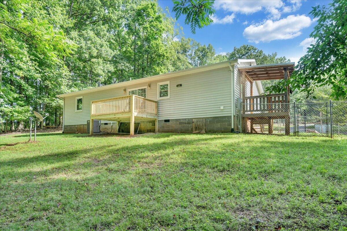 4562 Airport RD
