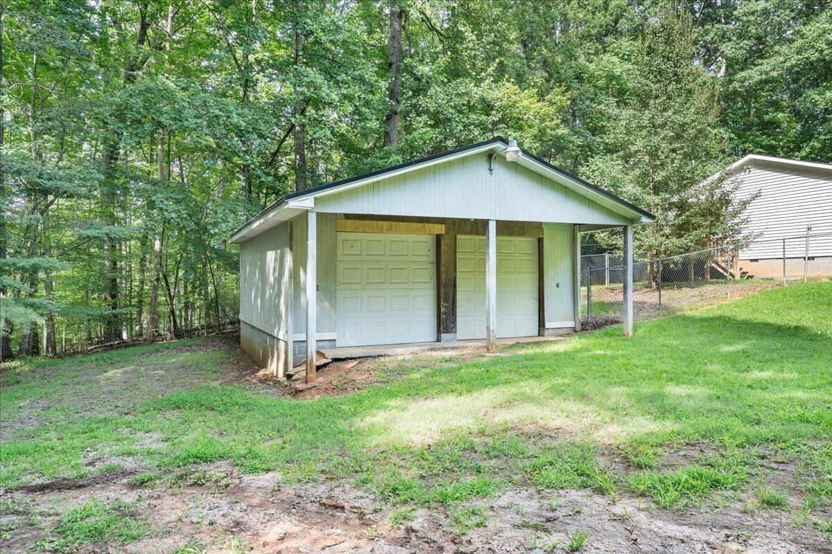 4562 Airport RD