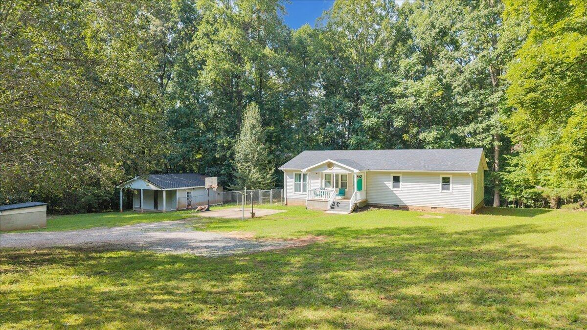 4562 Airport RD