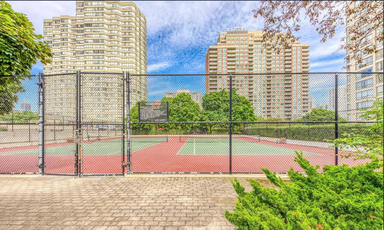 #Ph02 - 55 Elm Drive Unit: Ph02