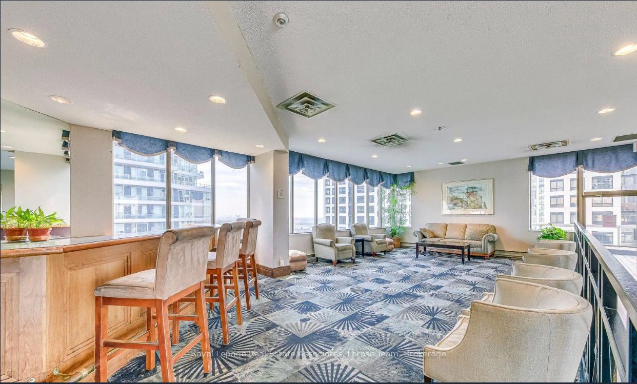 #Ph02 - 55 Elm Drive Unit: Ph02