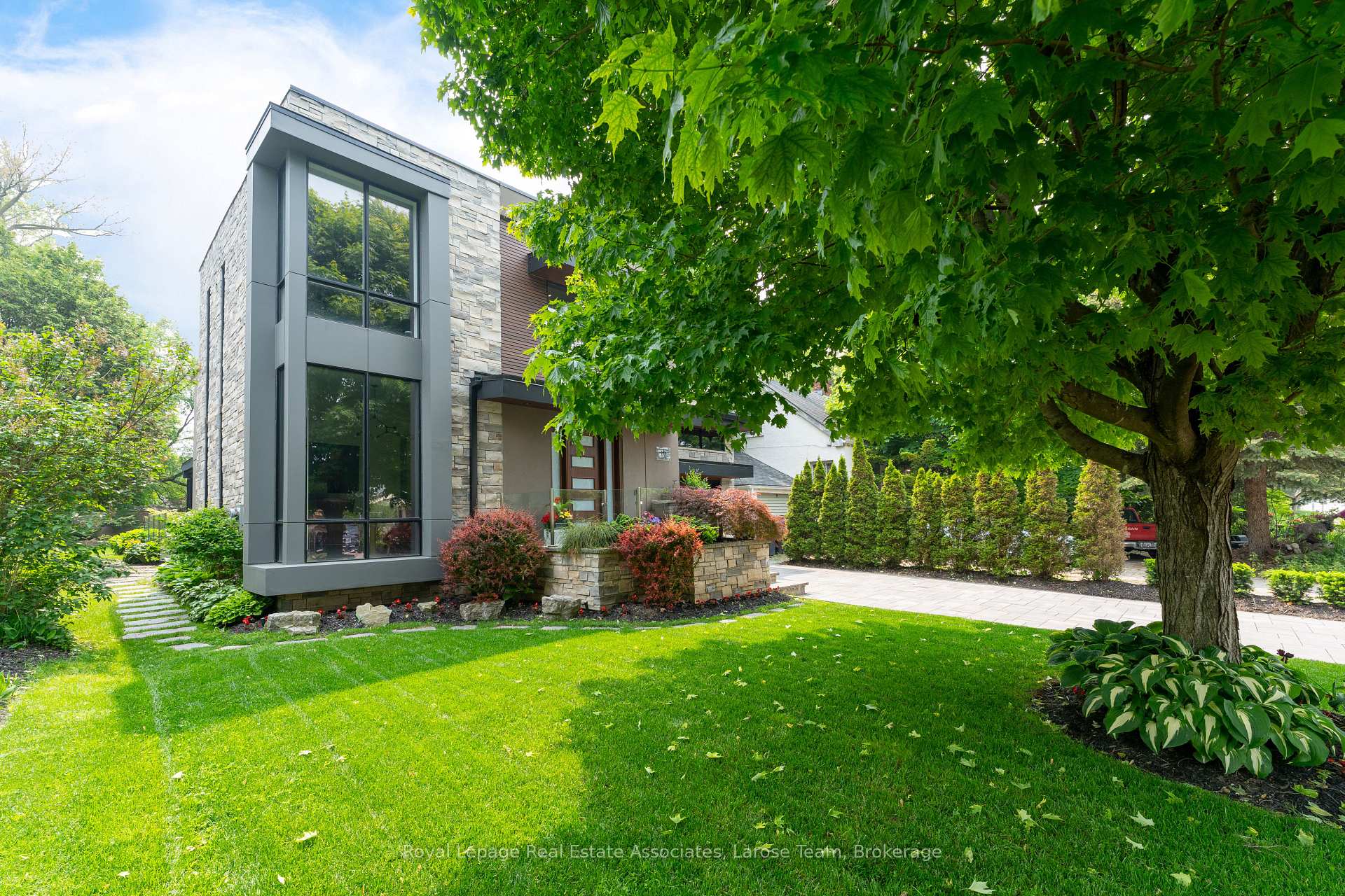 16 Maple Avenue