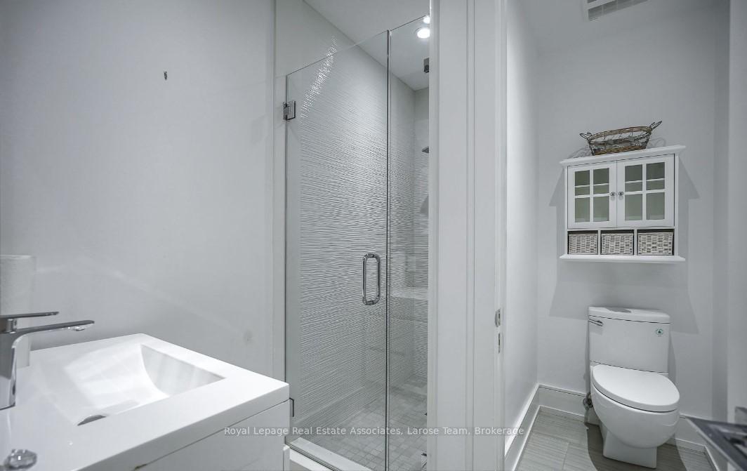 16 Maple Avenue S