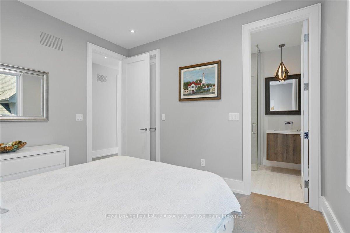 16 Maple Avenue S