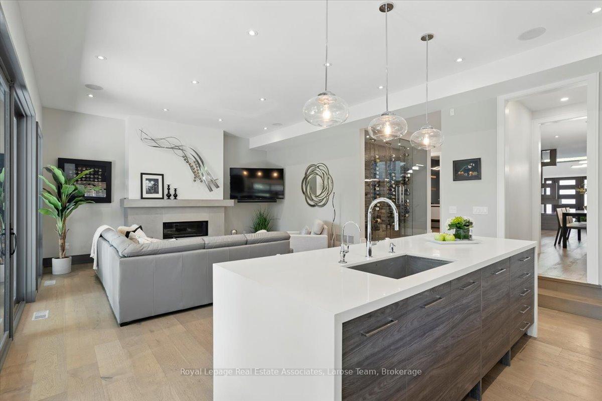 16 Maple Avenue S