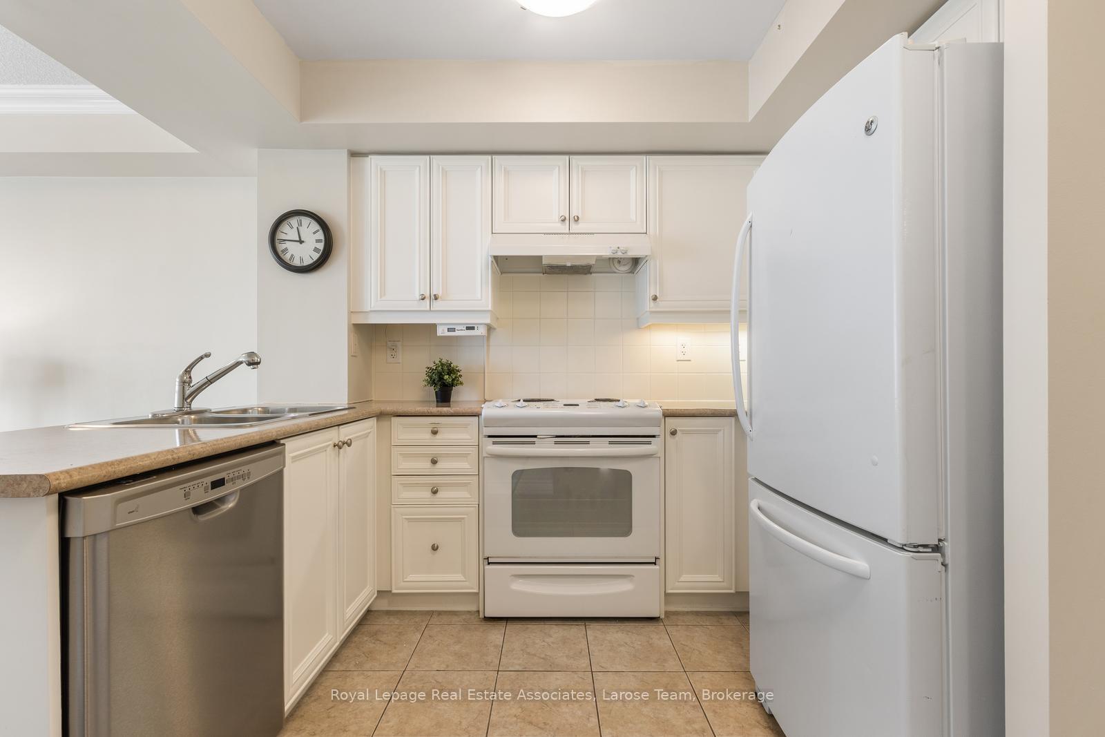 #809-3 Marine Parade Drive, Toronto