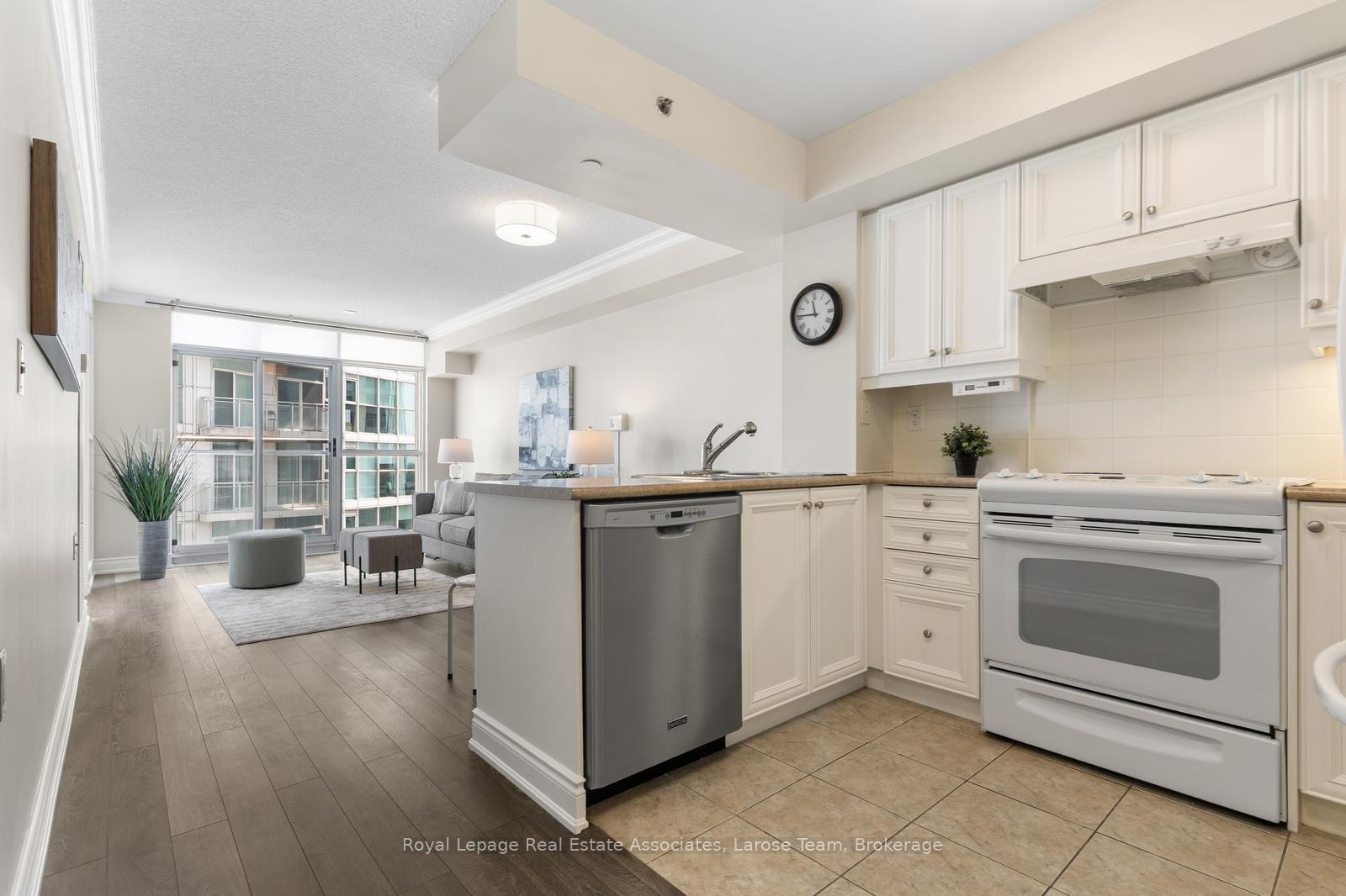 #809-3 Marine Parade Drive, Toronto