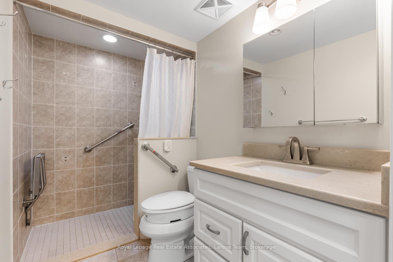 #809-3 Marine Parade Drive, Toronto