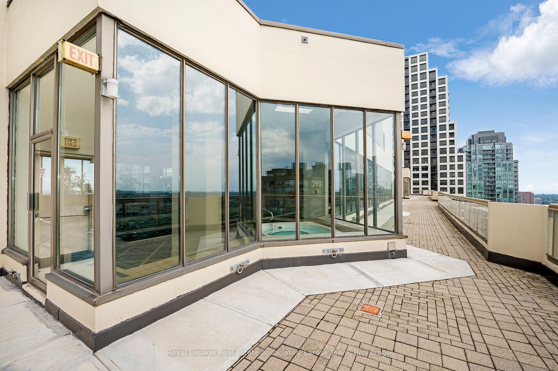 Ph02-55 Elm Drive W