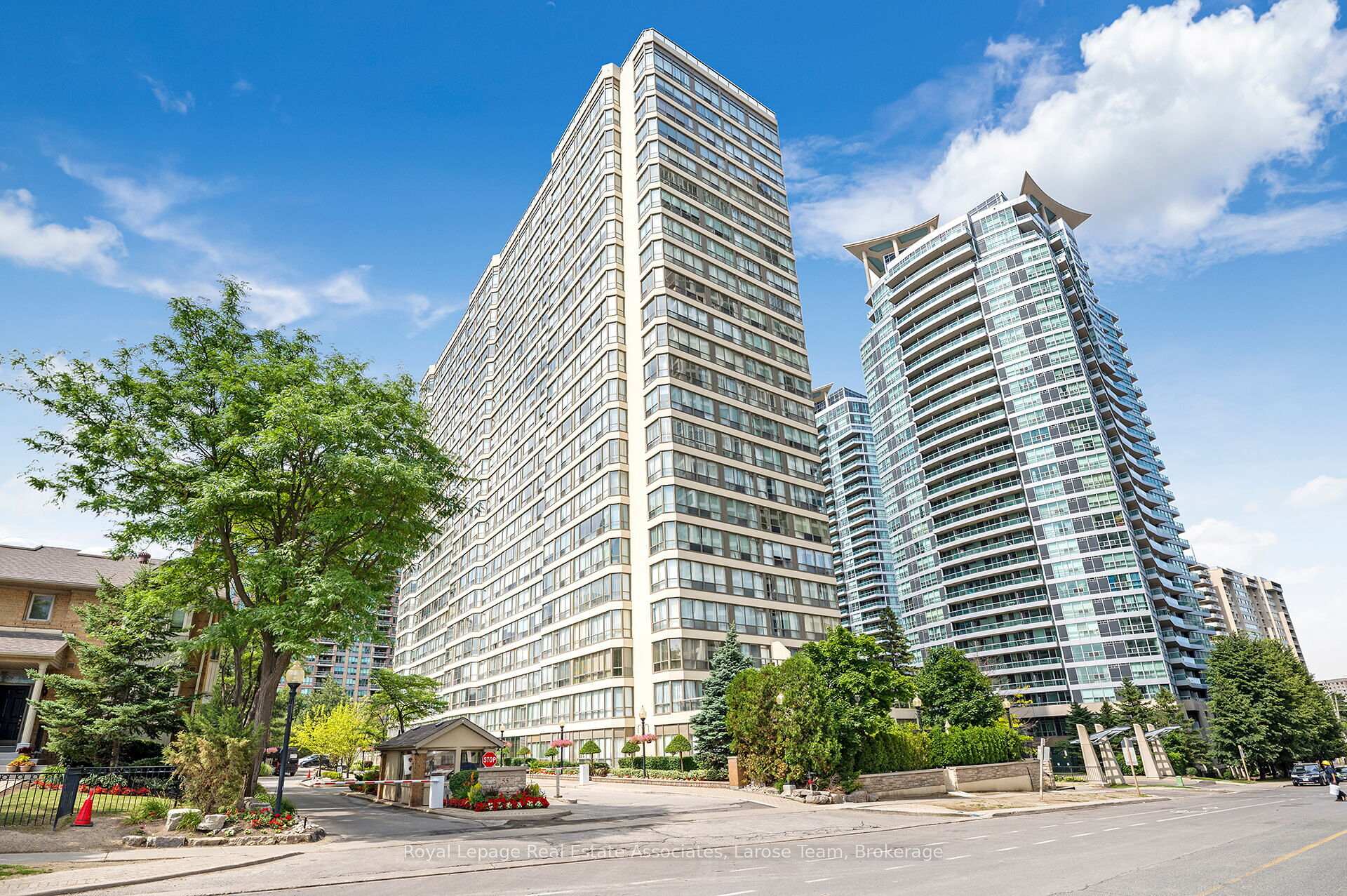 Ph02-55 Elm Drive W