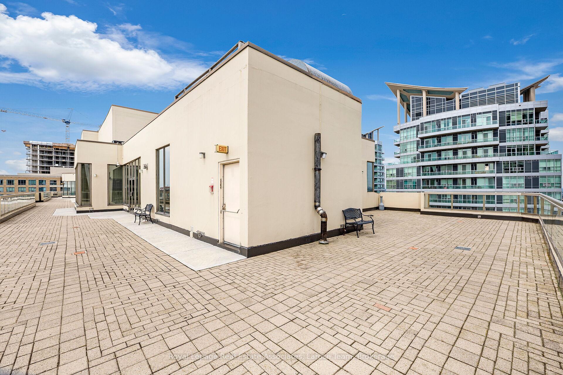 Ph02-55 Elm Drive W