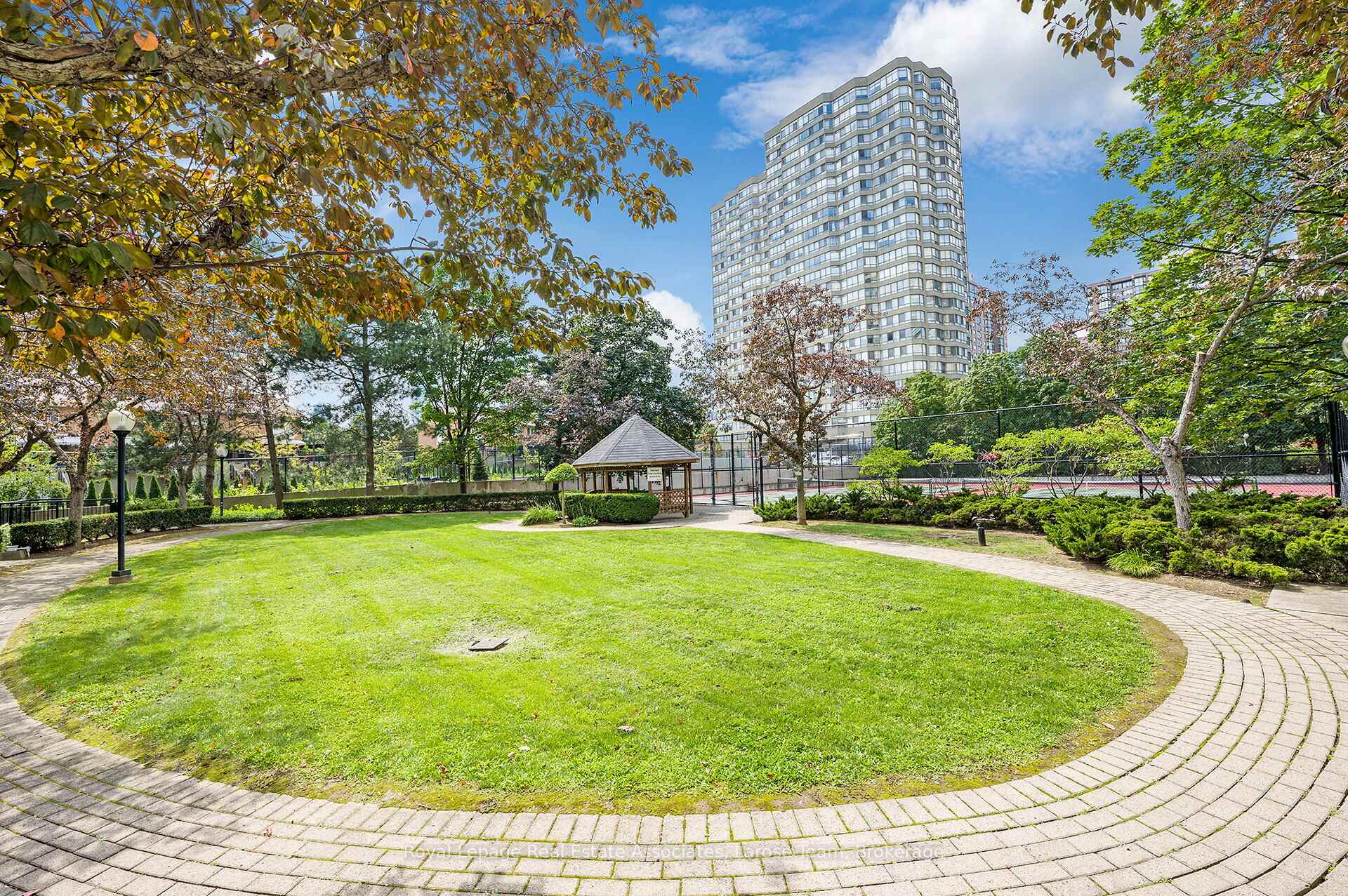 Ph02-55 Elm Drive W