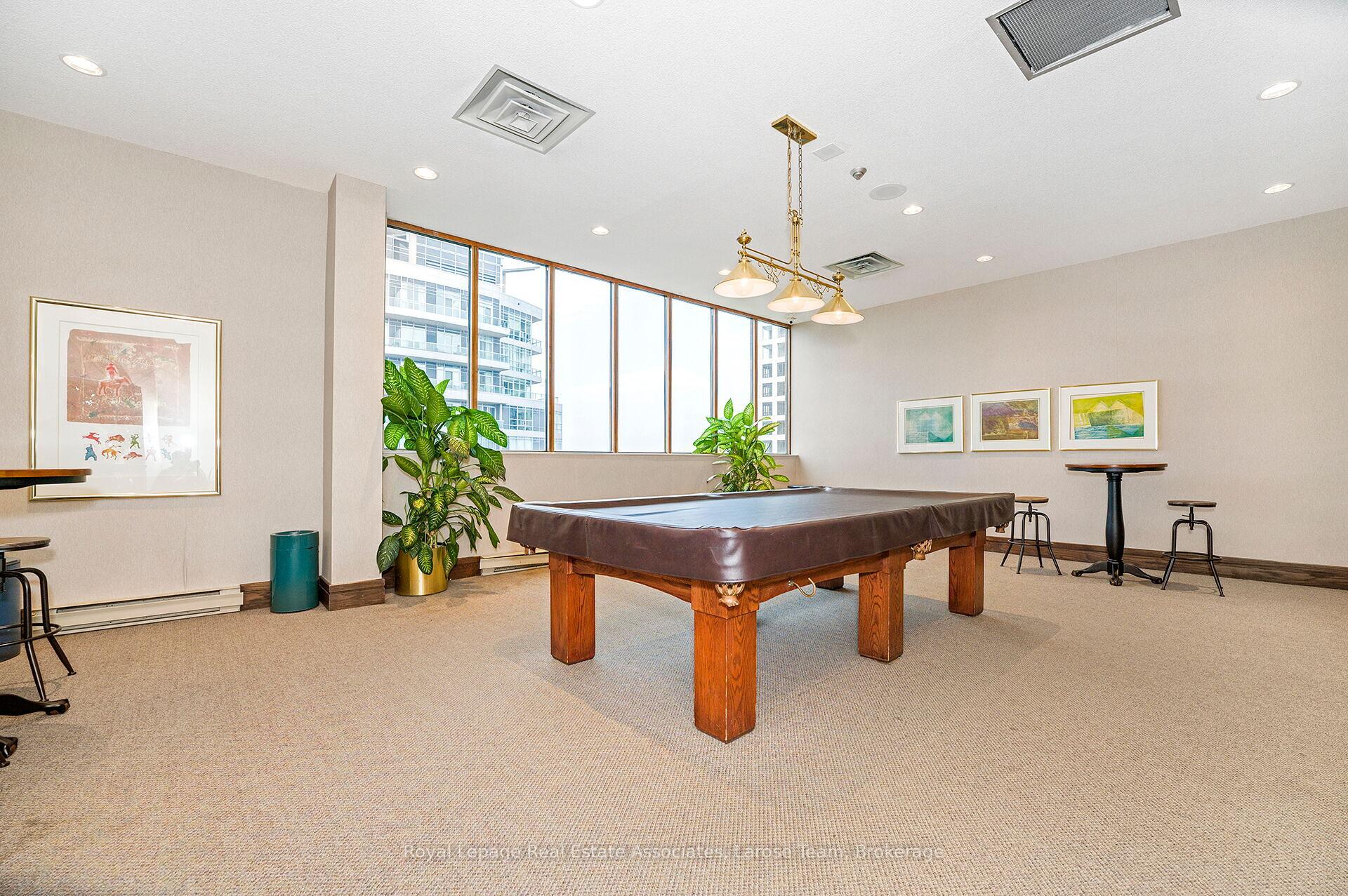 Ph02-55 Elm Drive W