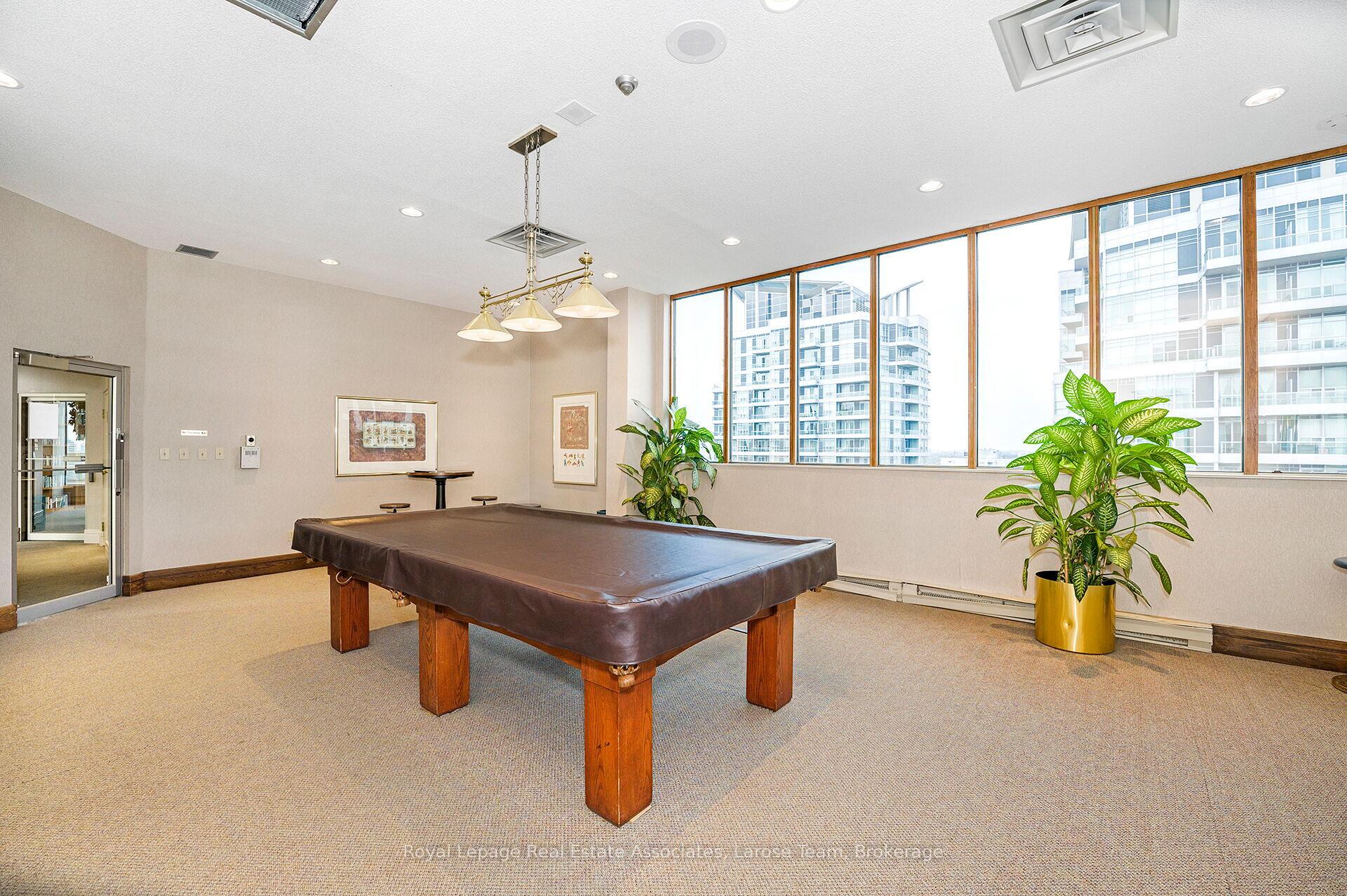 Ph02-55 Elm Drive W