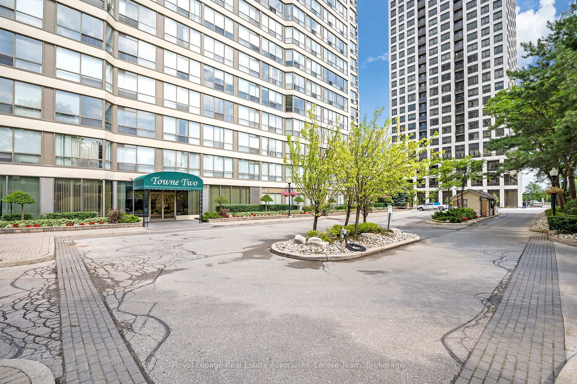 Ph02-55 Elm Drive W