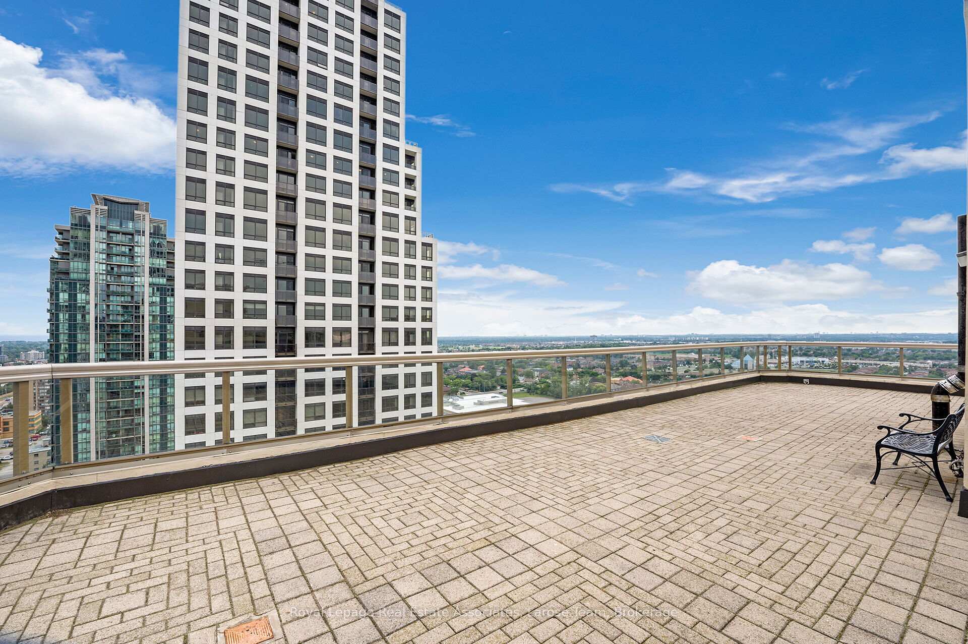 Ph02-55 Elm Drive W