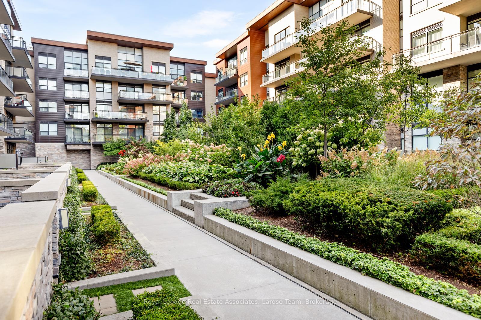 1575 Lakeshore Road W 235
