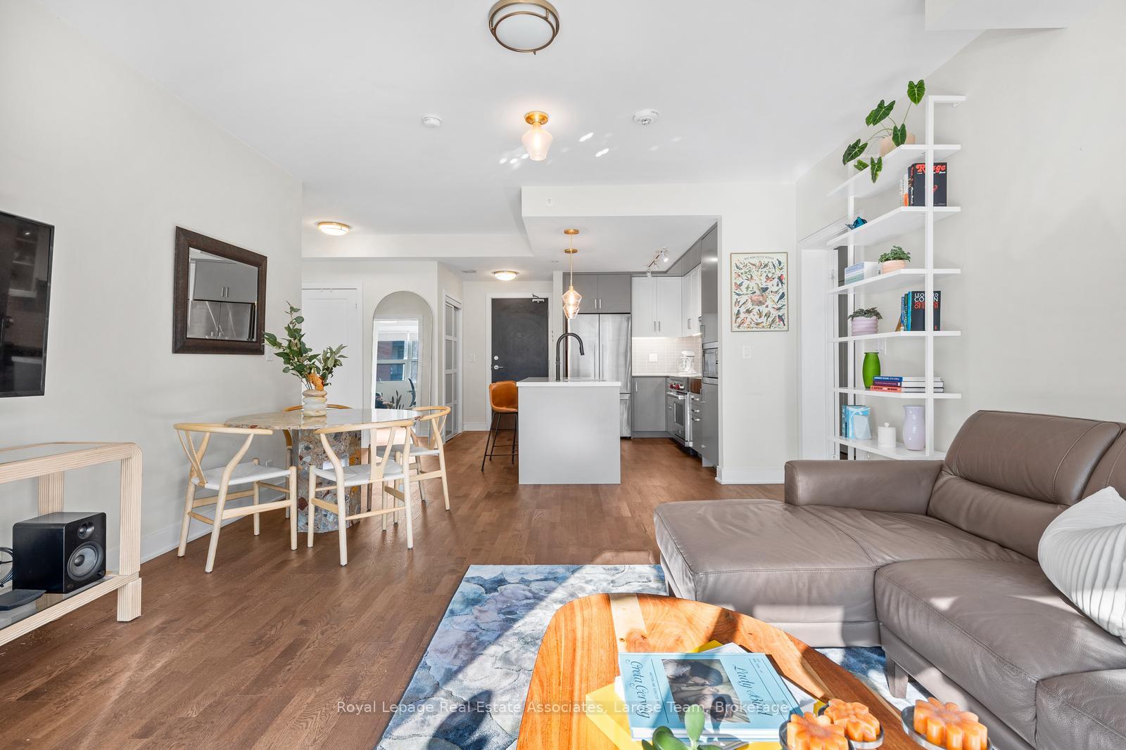 1575 Lakeshore Road W 235