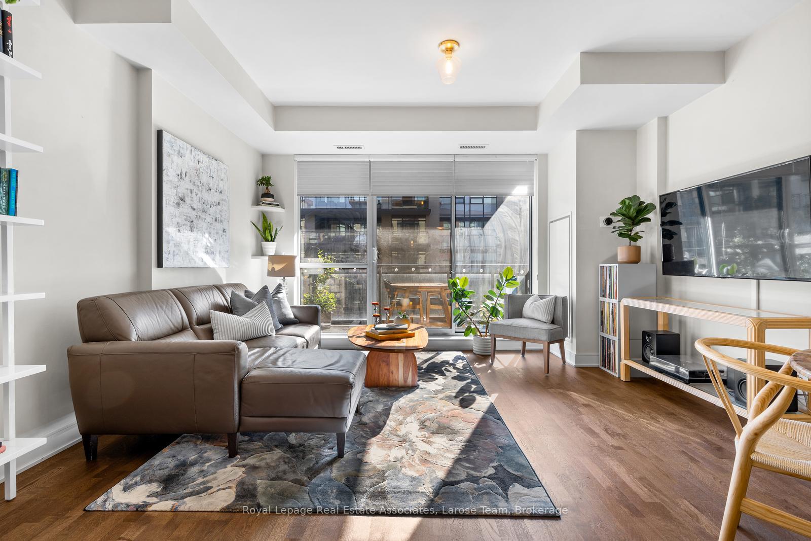 1575 Lakeshore Road W 235