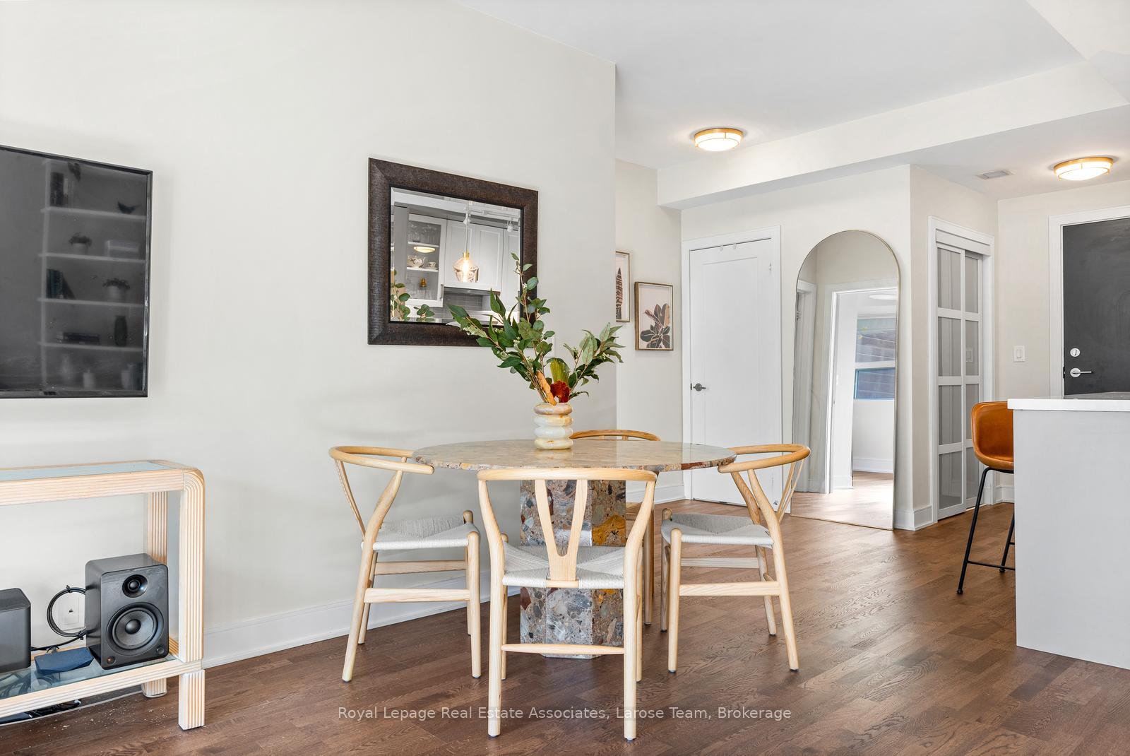1575 Lakeshore Road W 235